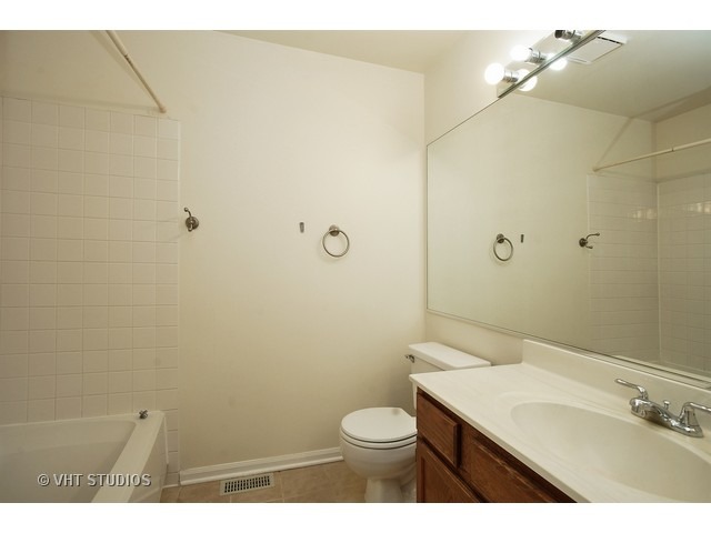 4593 Jade Ln, Hoffman Estates, IL 60192 photo 8