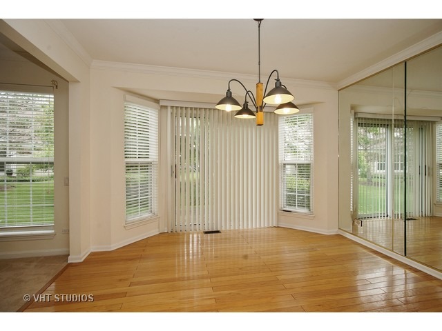 4593 Jade Ln, Hoffman Estates, IL 60192 photo 3