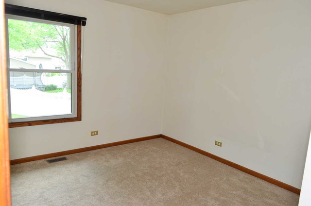 1395 Freeman Rd, Hoffman Estates, IL 60192 photo 14