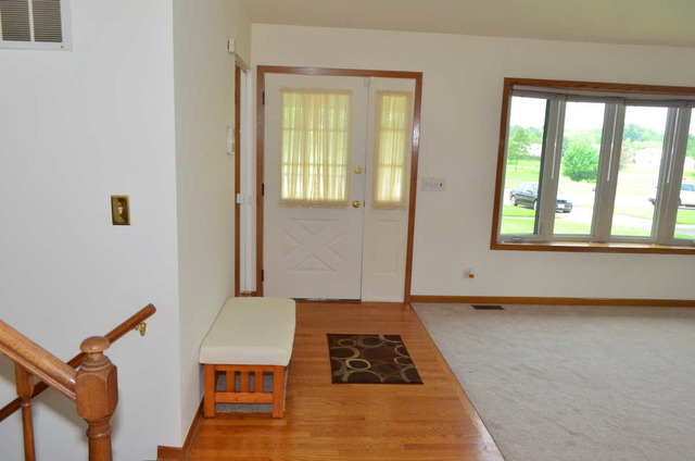 1395 Freeman Rd, Hoffman Estates, IL 60192 photo 4