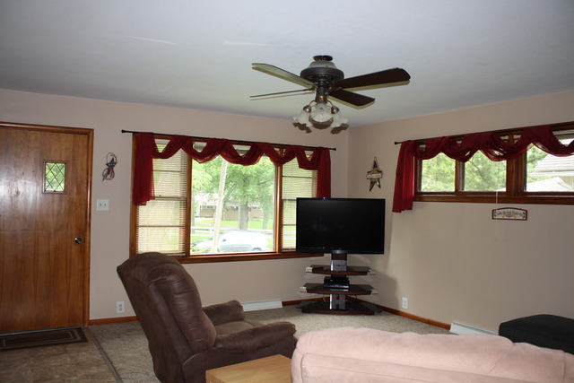 735 Washington Ave, Dixon, IL 61021 photo 2