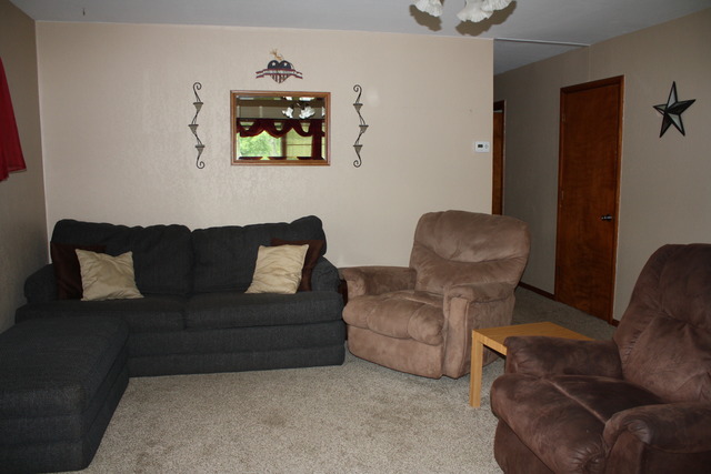 735 Washington Ave, Dixon, IL 61021 photo 3