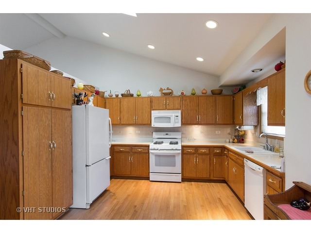 6503 Walter Adamic Ln, Plainfield, IL 60586 photo 2