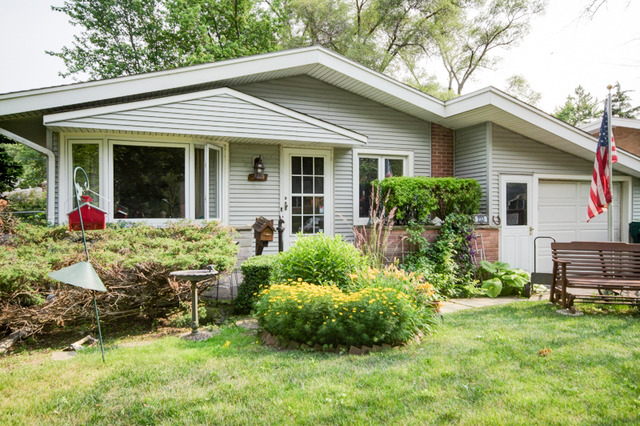233 Forestway Dr, Northbrook, IL 60062 photo 1