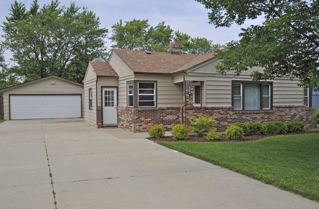 3208 Stella Ct, Zion, IL 60099 photo 1