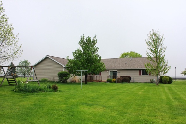 114 Colonial Dr, Onarga, IL 60955 photo 2