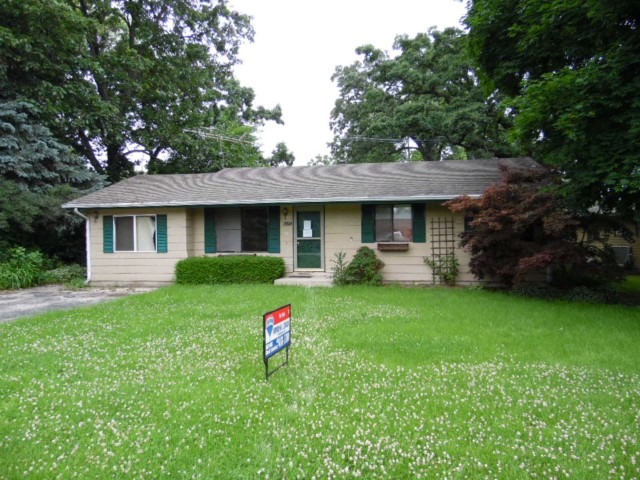 1914 W Grandview Dr, Mchenry, IL 60051 photo 1