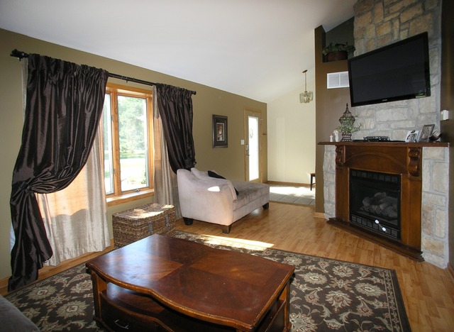 13031 S Hadfield Dr, Plainfield, IL 60585 photo 2