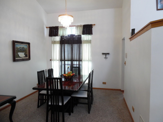364 Lincoln Dr, Bartlett, IL 60103 photo 2