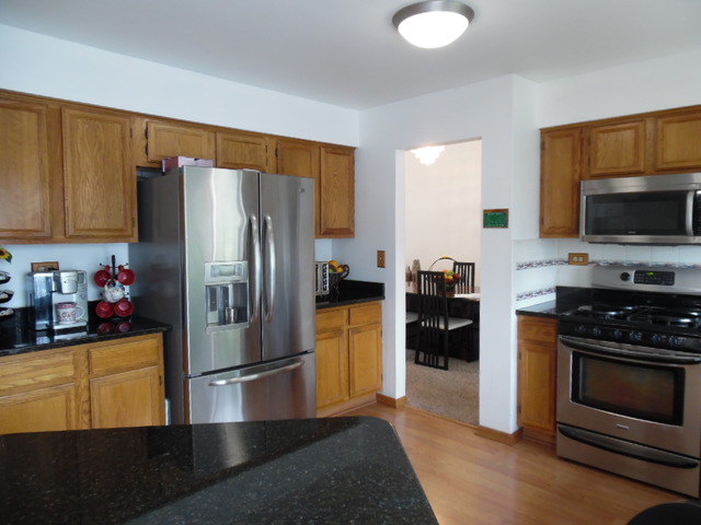 364 Lincoln Dr, Bartlett, IL 60103 photo 6