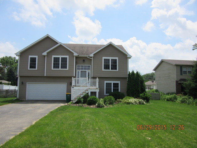 3015 Miller Dr, Mchenry, IL 60050 photo 1