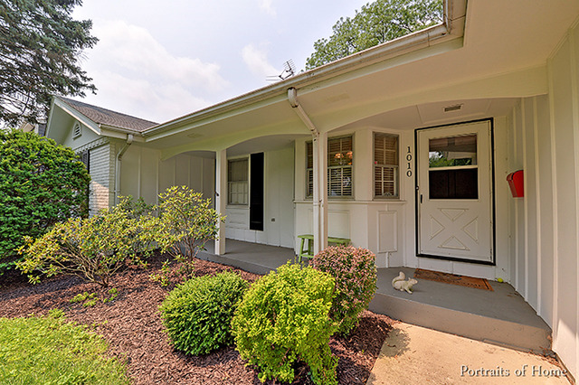 1010 Eddy Ct, Wheaton, IL 60187 photo 2