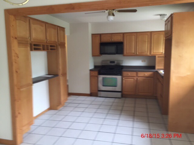 1088 Valley Stream Dr, Wheeling, IL 60090 photo 6