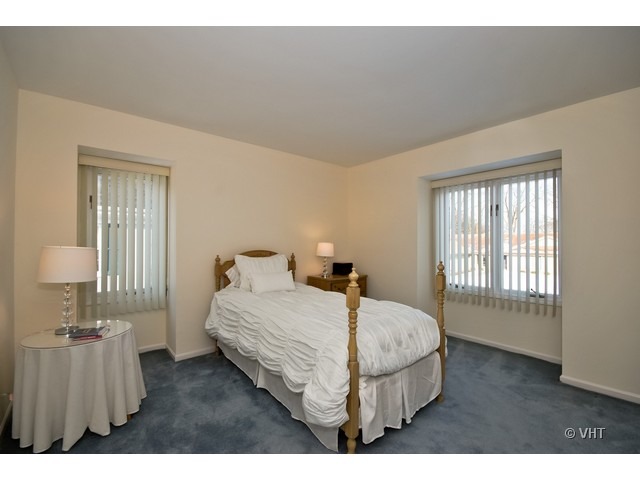 2 S012 Tree Tops Ln, Wheaton, IL 60189 photo 15