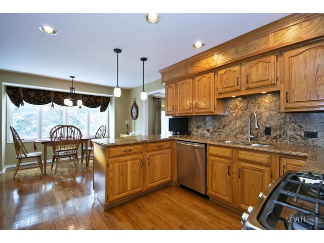 2 S012 Tree Tops Ln, Wheaton, IL 60189 photo 6