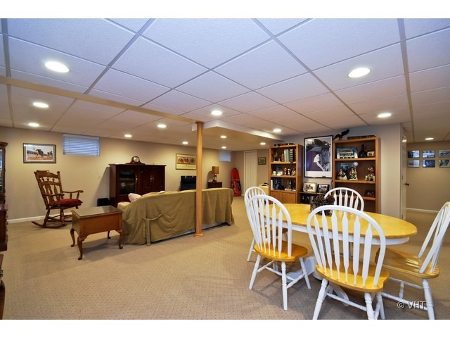 2 S012 Tree Tops Ln, Wheaton, IL 60189 photo 11