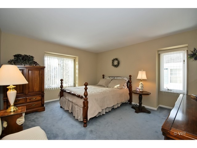 2 S012 Tree Tops Ln, Wheaton, IL 60189 photo 16