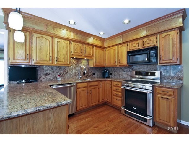 2 S012 Tree Tops Ln, Wheaton, IL 60189 photo 5