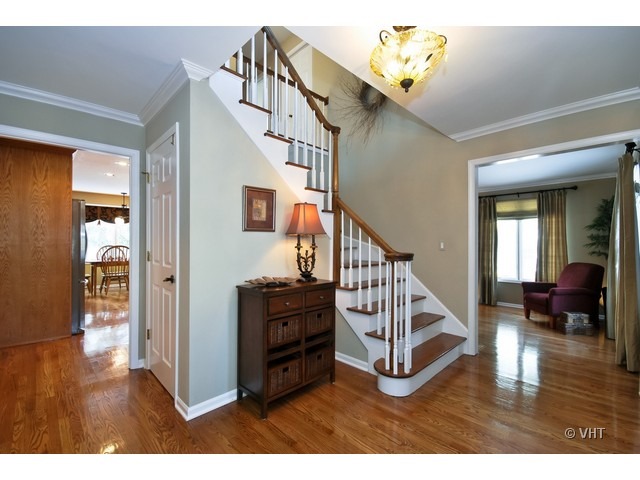 2 S012 Tree Tops Ln, Wheaton, IL 60189 photo 3
