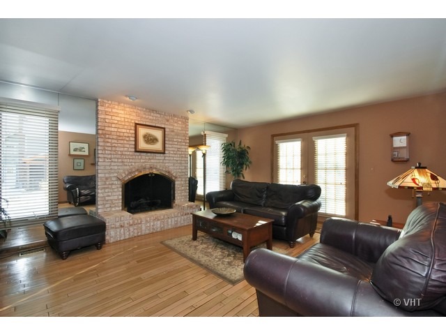 2 S012 Tree Tops Ln, Wheaton, IL 60189 photo 9