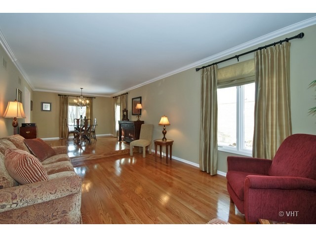 2 S012 Tree Tops Ln, Wheaton, IL 60189 photo 4