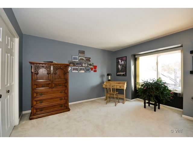 2 S012 Tree Tops Ln, Wheaton, IL 60189 photo 17