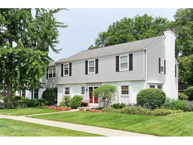 3132 Walden Ln, Wilmette, IL 60091 photo 1