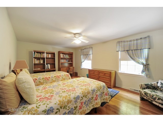 3132 Walden Ln, Wilmette, IL 60091 photo 14