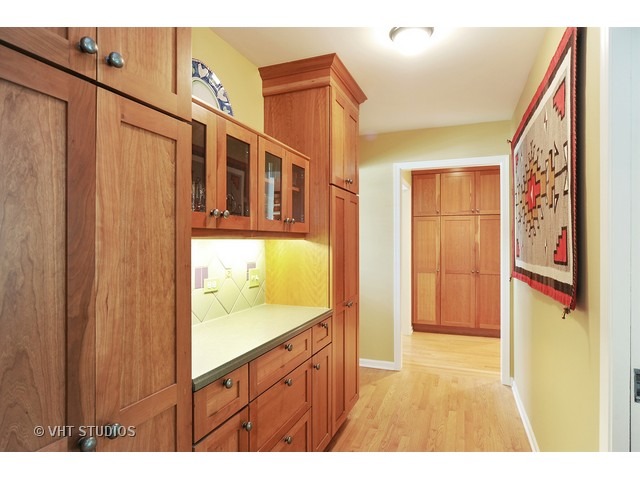3132 Walden Ln, Wilmette, IL 60091 photo 3