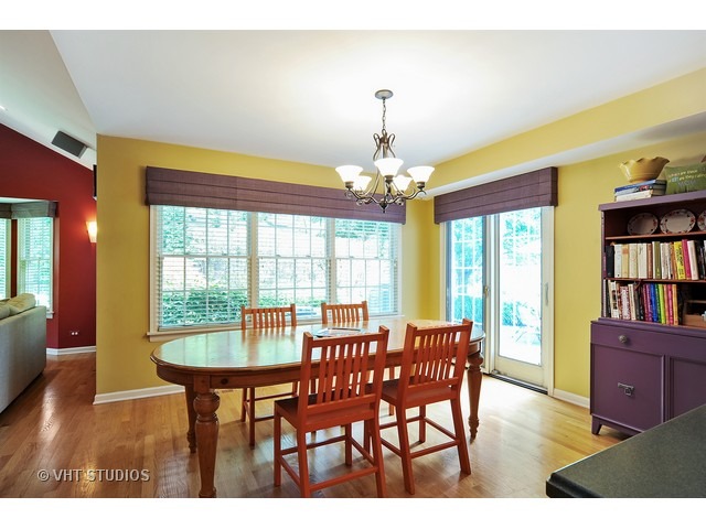3132 Walden Ln, Wilmette, IL 60091 photo 4