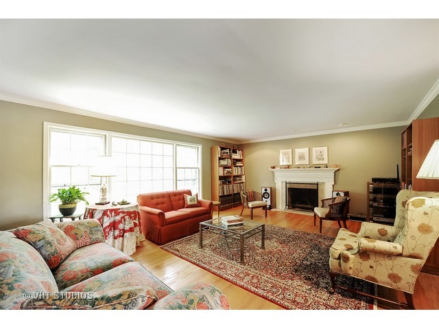 3132 Walden Ln, Wilmette, IL 60091 photo 2