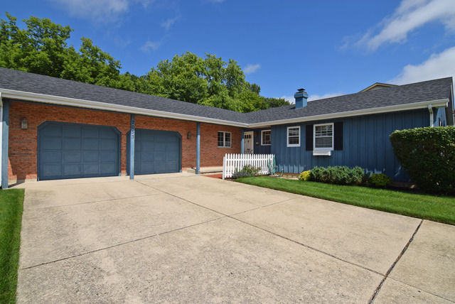 2053 Monday Dr, Elgin, IL 60123 photo 1