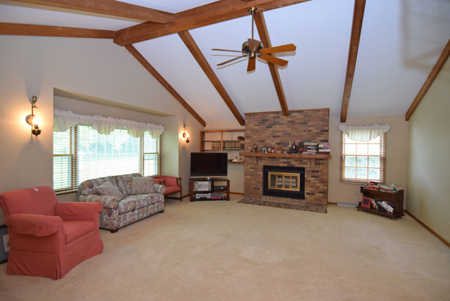2053 Monday Dr, Elgin, IL 60123 photo 3