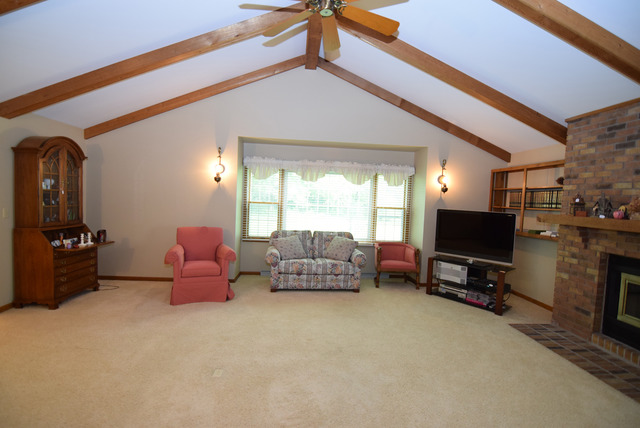 2053 Monday Dr, Elgin, IL 60123 photo 4