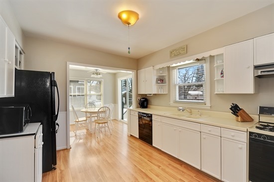1000 Angle Ave, Northbrook, IL 60062 photo 3