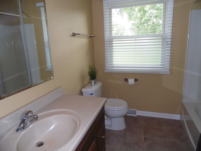 2415 Fairview Ln, Mchenry, IL 60051 photo 11