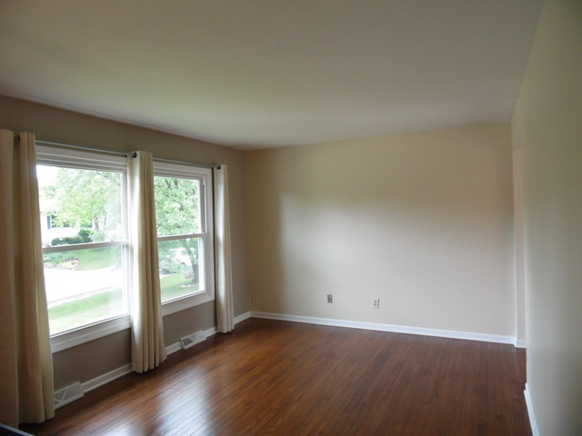 2415 Fairview Ln, Mchenry, IL 60051 photo 3