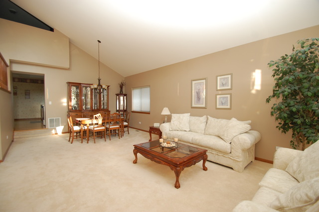 1708 Parkside Dr, Plainfield, IL 60586 photo 2