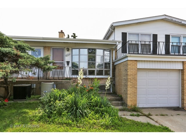 8933 N Robin Dr, Des Plaines, IL 60016 photo 1