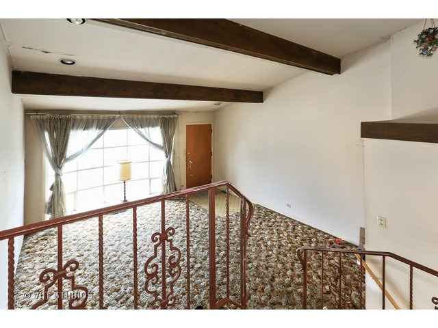 8933 N Robin Dr, Des Plaines, IL 60016 photo 3