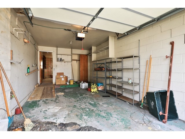 8933 N Robin Dr, Des Plaines, IL 60016 photo 10