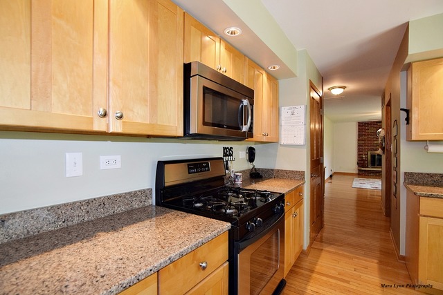 2177 S Bradford Rd, Wheaton, IL 60189 photo 7