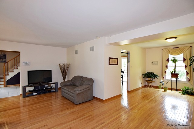 2177 S Bradford Rd, Wheaton, IL 60189 photo 4