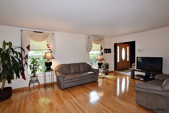 2177 S Bradford Rd, Wheaton, IL 60189 photo 3