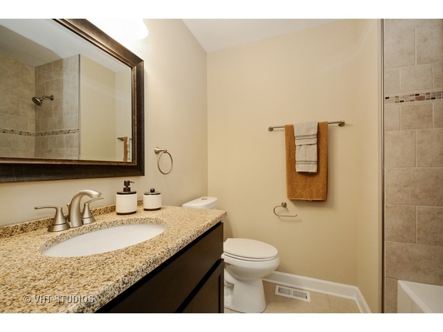 16 Oakview Rd, Matteson, IL 60443 photo 8