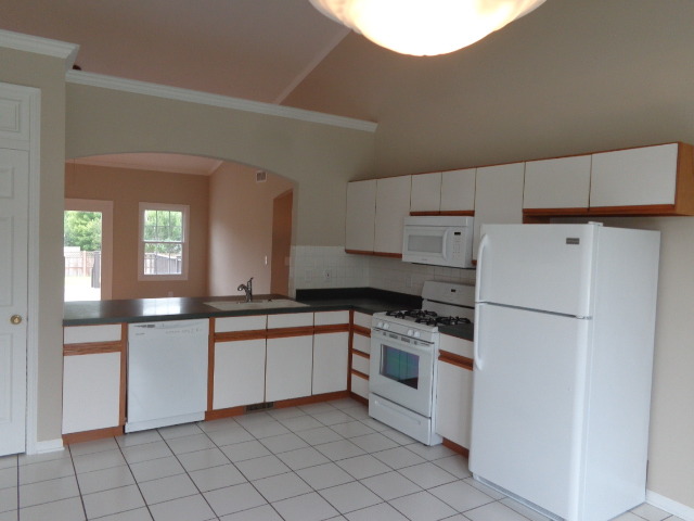 718 Cedar Ln, Genoa, IL 60135 photo 2