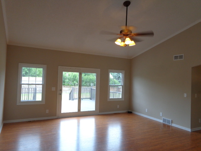 718 Cedar Ln, Genoa, IL 60135 photo 4