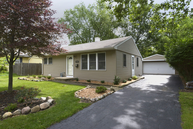 2406 Bluebird Ln, Rolling Meadows, IL 60008 photo 1