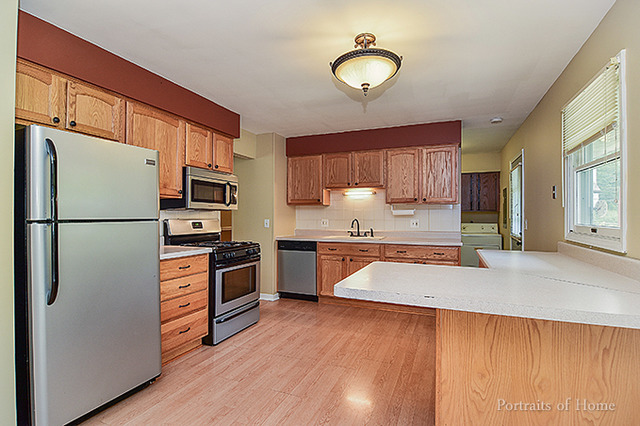 130 Circle Dr, Montgomery, IL 60538 photo 2