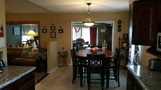 506 E 27th St, Sterling, IL 61081 photo 3
